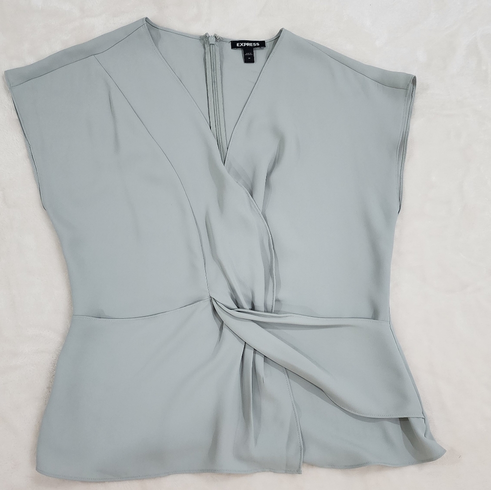 Express Twist Front Blouse Size/ Medium